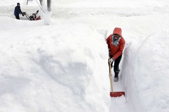 The East Coast Of The United States Is Getting Buried By Snow (30 pics)