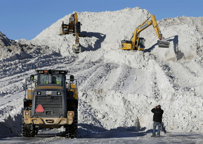 The East Coast Of The United States Is Getting Buried By Snow (30 pics)