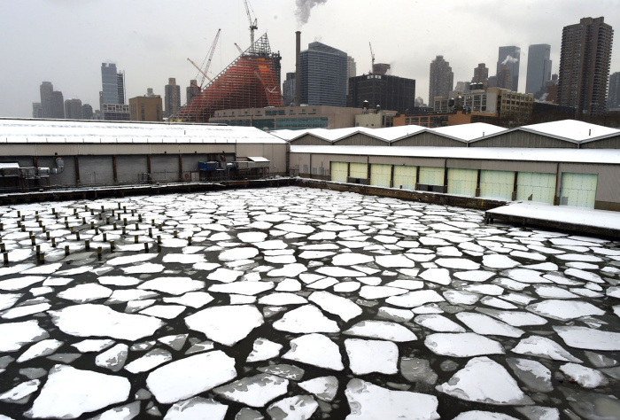 The East Coast Of The United States Is Getting Buried By Snow (30 pics)