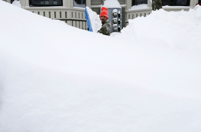 The East Coast Of The United States Is Getting Buried By Snow (30 pics)