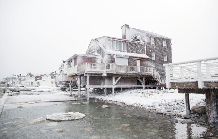 The East Coast Of The United States Is Getting Buried By Snow (30 pics)