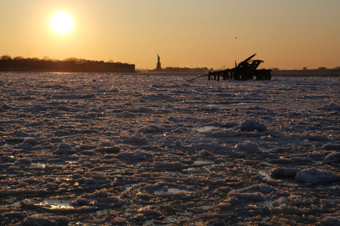 The East Coast Of The United States Is Getting Buried By Snow (30 pics)