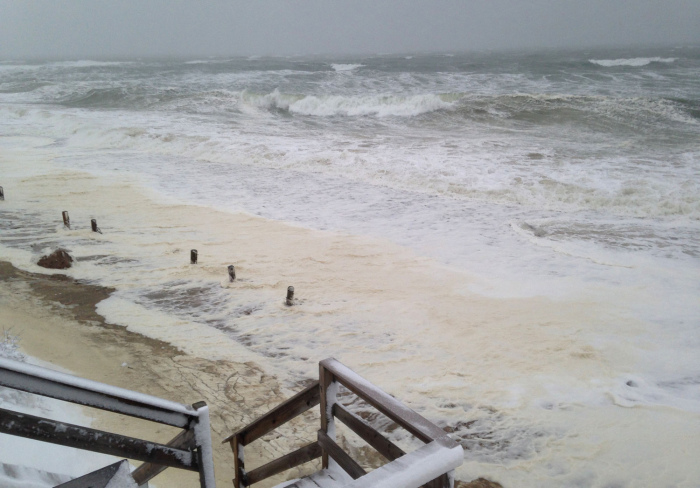 The East Coast Of The United States Is Getting Buried By Snow (30 pics)