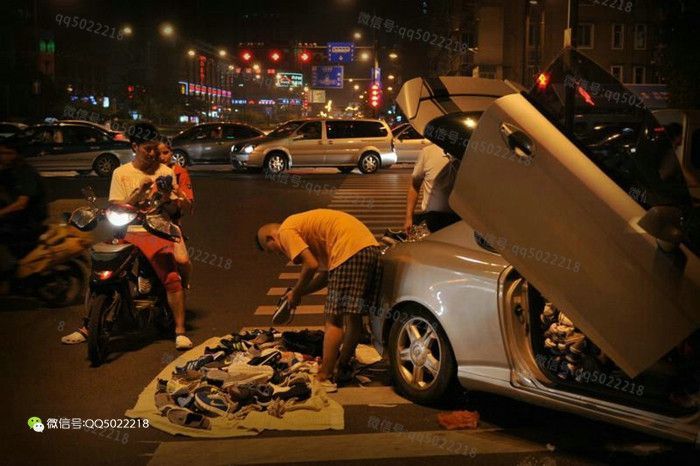 A Look At The Life Of Chinese Street Vendors (36 pics)