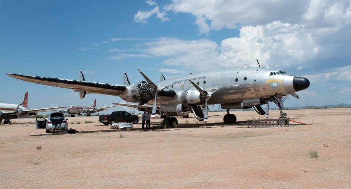 The Very First Air Force One Is Just Wasting Away In Arizona (7 pics)