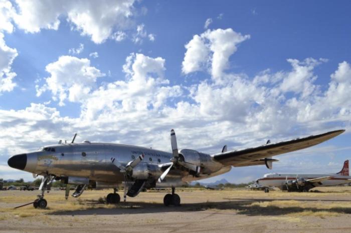 The Very First Air Force One Is Just Wasting Away In Arizona (7 pics)