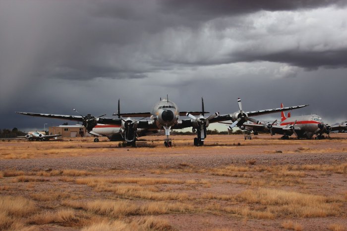 The Very First Air Force One Is Just Wasting Away In Arizona (7 pics)