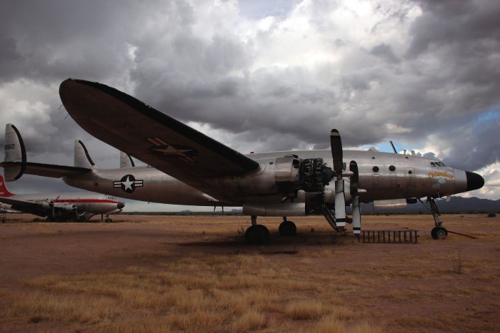 The Very First Air Force One Is Just Wasting Away In Arizona (7 pics)