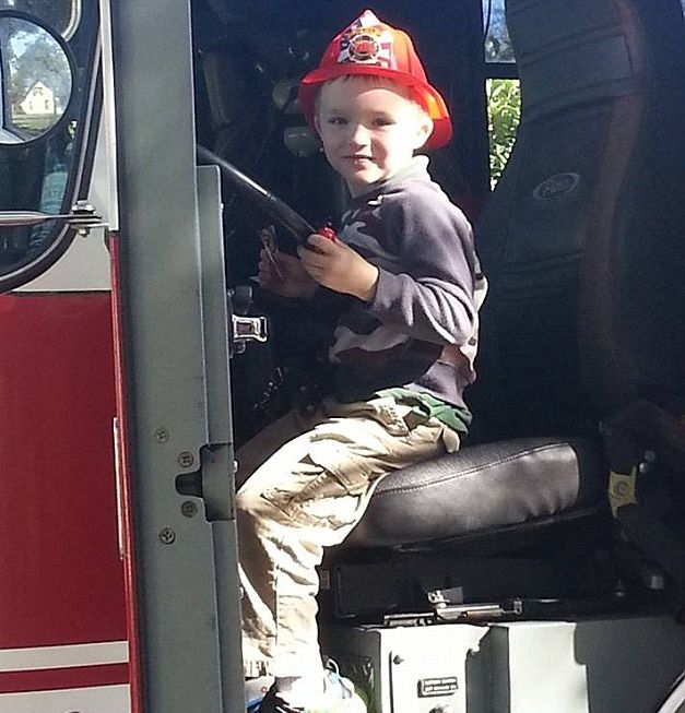 Police And Firefighters Come Out To Celebrate 6 Year Old's Birthday (12 pics)