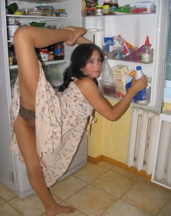 How To Have A Sexy Photoshoot Around The House (40 pics)