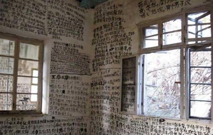 Explorers Found Something Very Odd In An Abandoned Chinese House (9 pics)