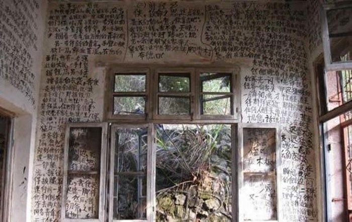 Explorers Found Something Very Odd In An Abandoned Chinese House (9 pics)