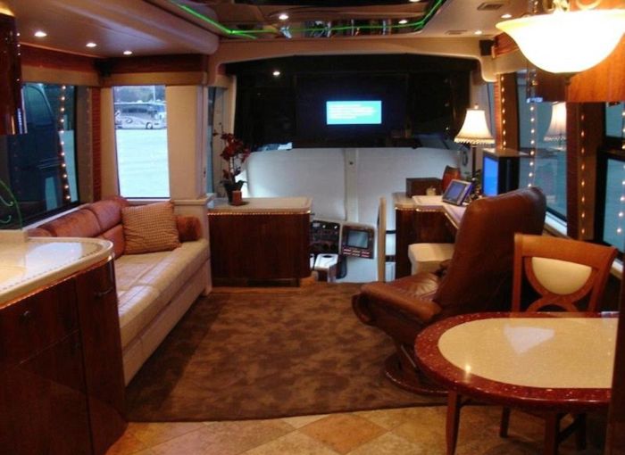 The Luxurious Motor Homes Of NASCAR Drivers (23 pics)