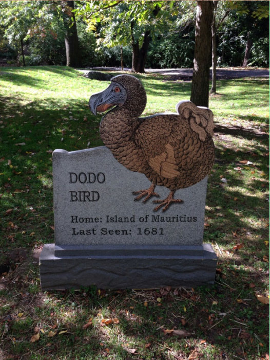 This New York Graveyard Is Dedicated To Extinct Animals (10 pics)