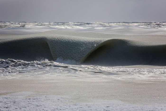 Photographer Captures Incredible Frozen Ocean Waves Off The Coast (5 pics)