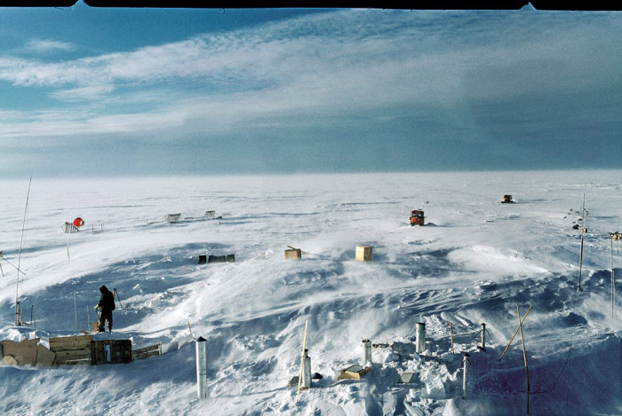 Rare Photos Of The First Successful Antarctic Crossing (14 pics)