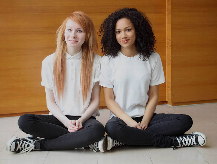 You Won't Believe These Two Girls Are Twins (11 pics)