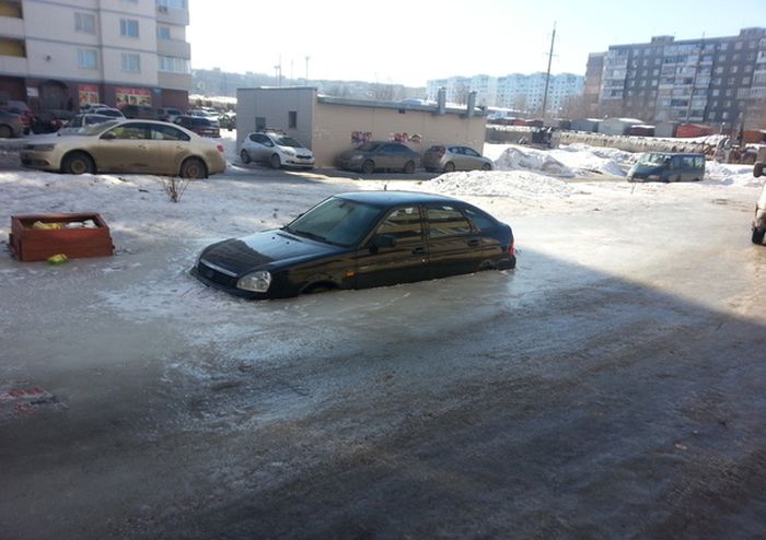 This Car Won't Be Moving Before Spring  (3 pics)