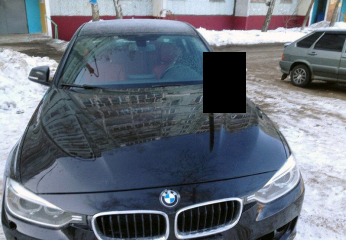 This Is Why You Don't Steal Parking Spaces During Winter (3 pics)