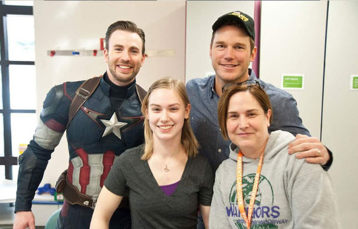 Chris Pratt And Chris Evans Are Real Life Heroes At The Children's Hospital (8 pics)