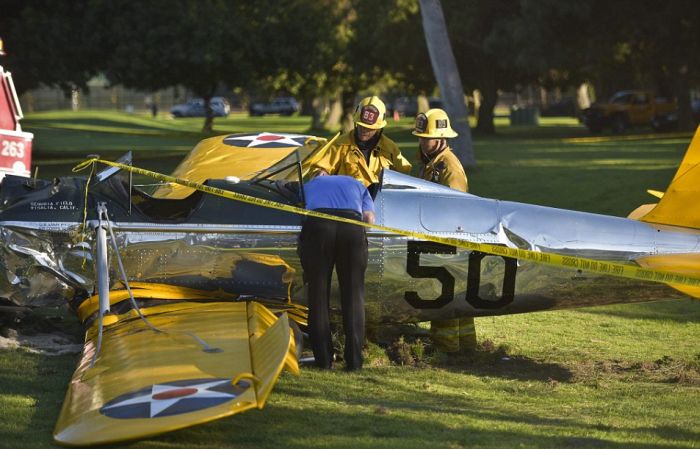 Harrison Ford Crash Landed On A Gold Course To Keep Others Safe (10 pics)