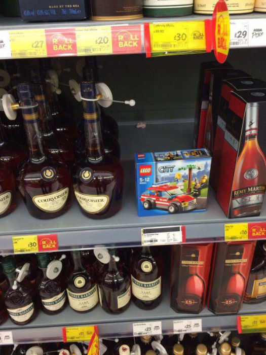 People Who Made Important Decisions While Shopping (25 pics)