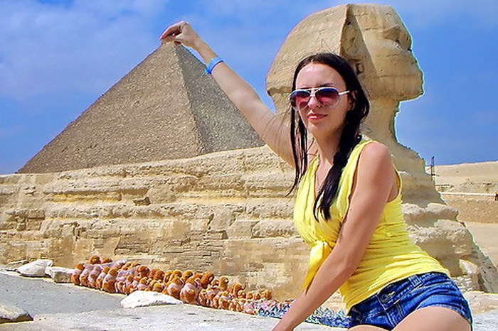 Tourist Shoots Adult Film At The Pyramids In Egypt (6 pics)