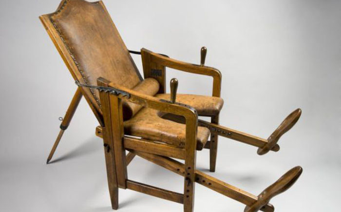 Ancient Birthing Chairs That Look Like Torture Devices (7 pics)