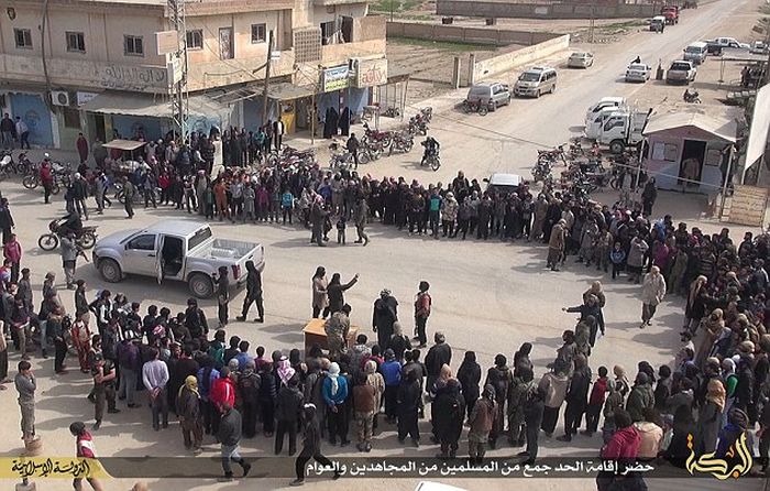 ISIS Amputates Hand Of A Motorbike Thief (8 pics)