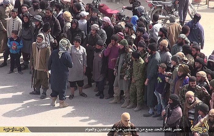 ISIS Amputates Hand Of A Motorbike Thief (8 pics)
