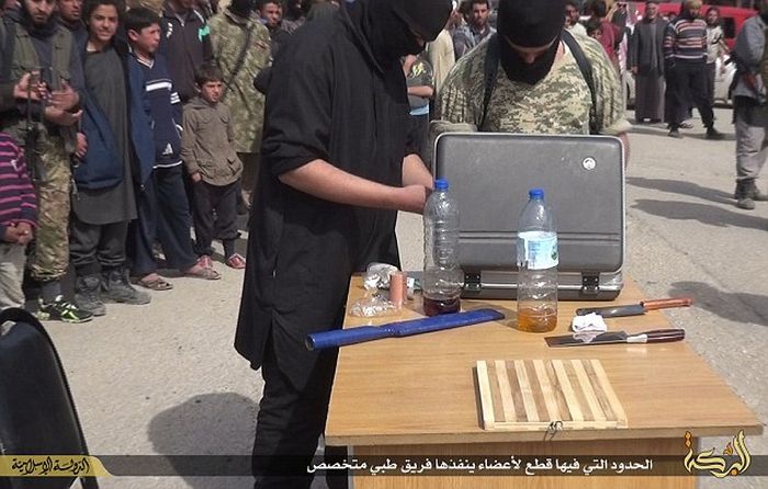 ISIS Amputates Hand Of A Motorbike Thief (8 pics)