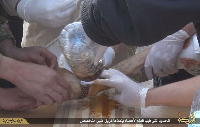 ISIS Amputates Hand Of A Motorbike Thief (8 pics)