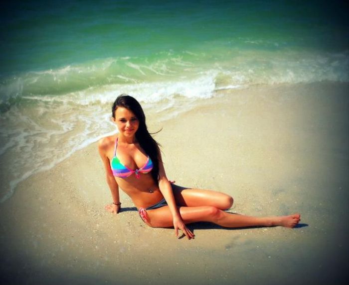 Sexy Bikini Babes (59 pics)
