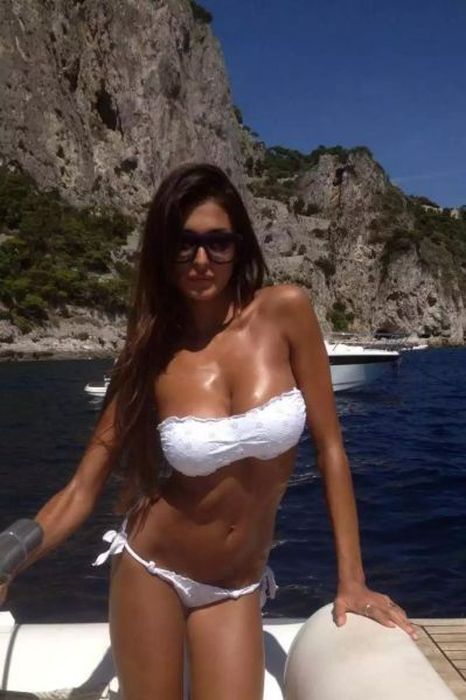 Sexy Bikini Babes (59 pics)