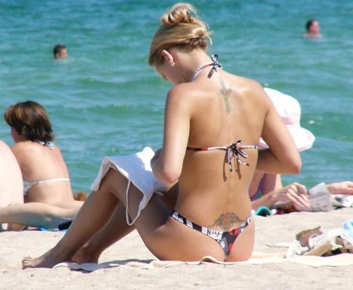 Sexy Bikini Babes (59 pics)
