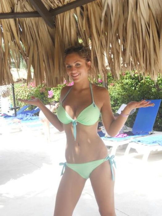 Sexy Bikini Babes (59 pics)