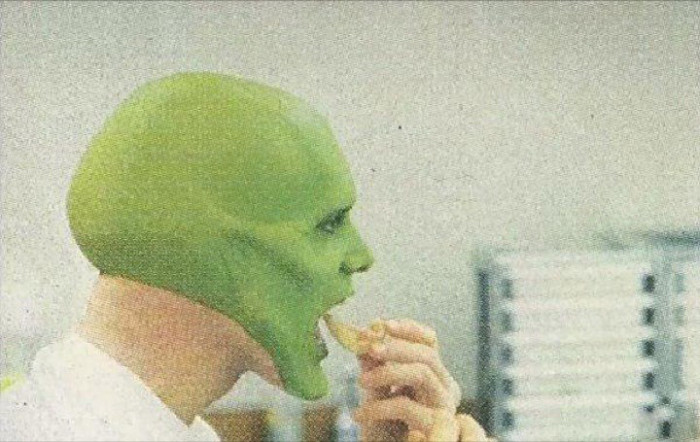 How Jim Carrey Put On The Mask In 1994 (7 pics)