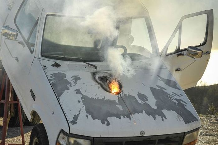 Military Laser Weapon Puts A Hole Through A Truck A Mile Away (2 pics + video)