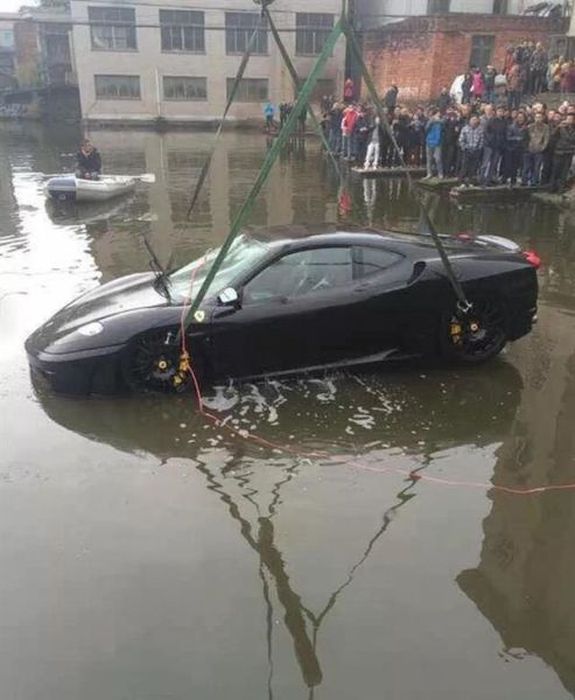 Well That's One Way To Destroy Your Ferrari F430 (10 pics)
