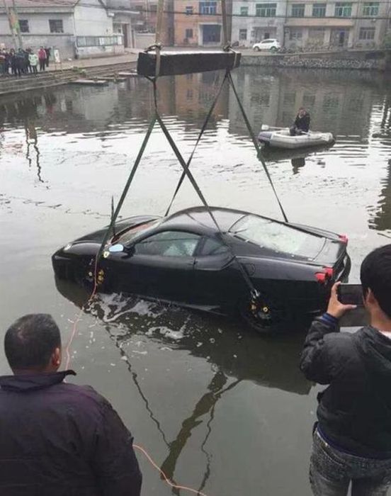 Well That's One Way To Destroy Your Ferrari F430 (10 pics)