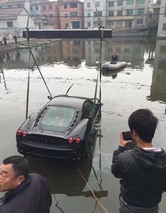 Well That's One Way To Destroy Your Ferrari F430 (10 pics)
