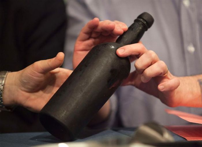 An Expensive And Ancient Bottle Of Wine Gets A Taste Test (10 pics)