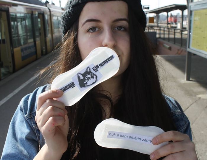 Woman Posts Period Pads With Feminist Messages All Over Her City (7 pics)