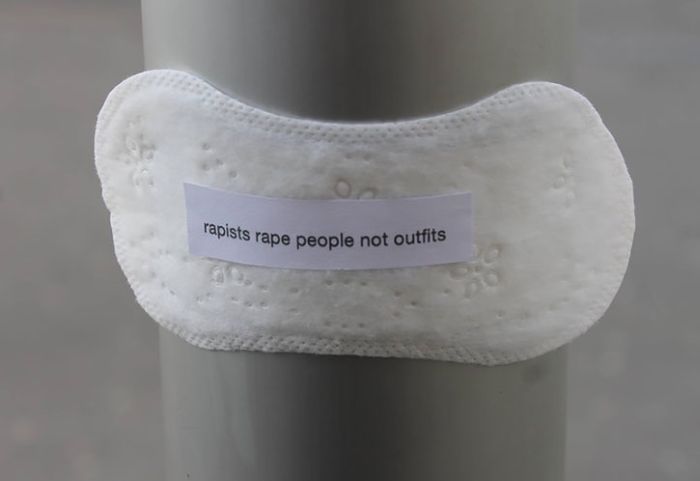 Woman Posts Period Pads With Feminist Messages All Over Her City (7 pics)