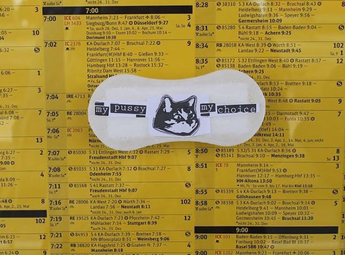 Woman Posts Period Pads With Feminist Messages All Over Her City (7 pics)