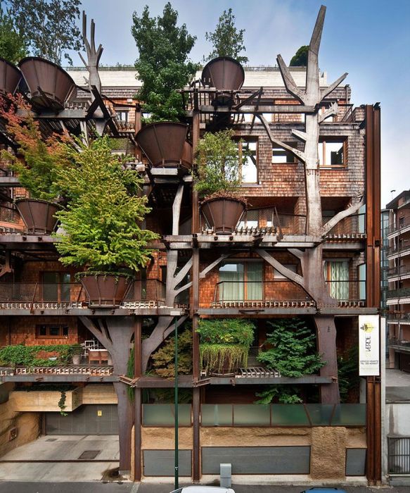 Inner City Treehouse Uses 150 Trees To Protect Residents From Noise (12 pics)