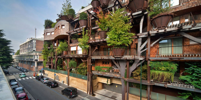 Inner City Treehouse Uses 150 Trees To Protect Residents From Noise (12 pics)