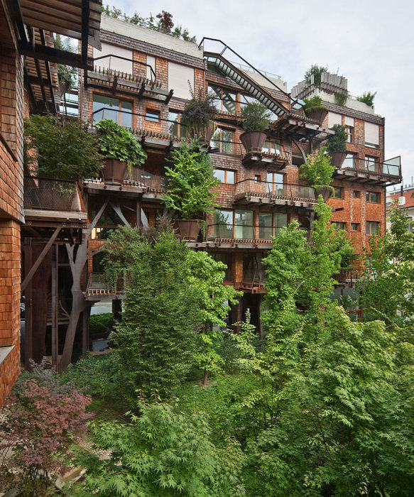 Inner City Treehouse Uses 150 Trees To Protect Residents From Noise (12 pics)