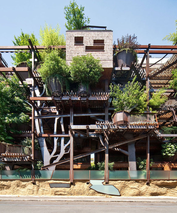 Inner City Treehouse Uses 150 Trees To Protect Residents From Noise (12 pics)