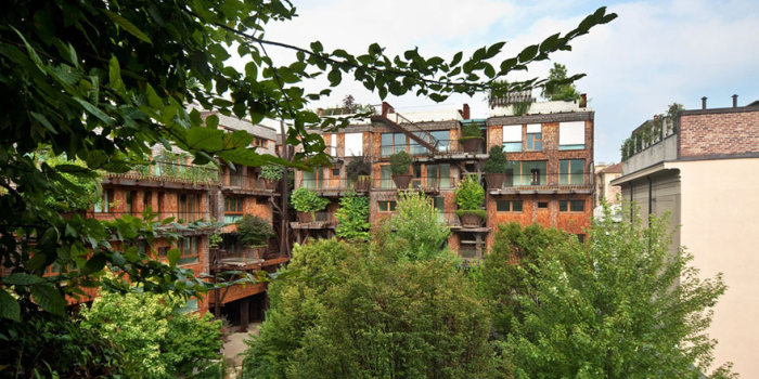 Inner City Treehouse Uses 150 Trees To Protect Residents From Noise (12 pics)